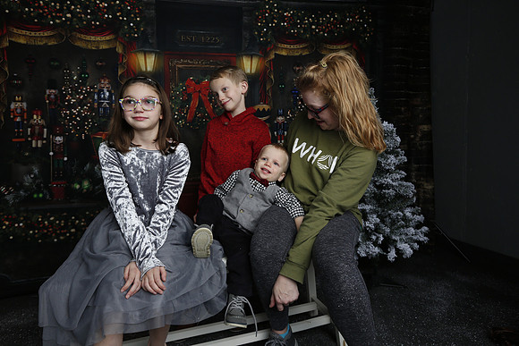 2022 Family Portraits - Adamo Holiday Mini
